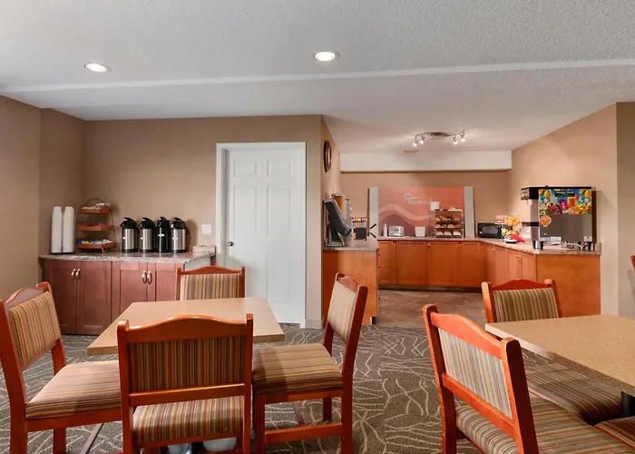 Days Inn & Suites By Wyndham Cochrane